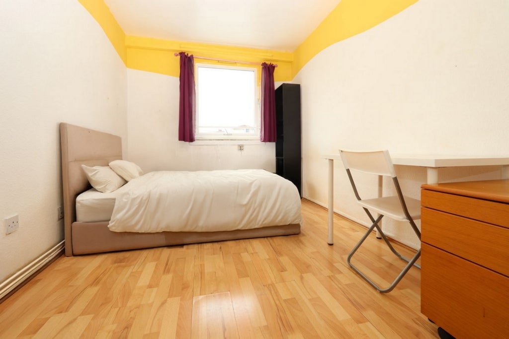 Room Globe Road in Greater London