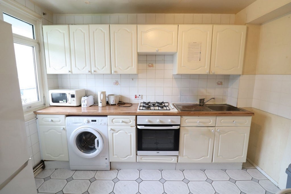 Room Globe Road in Greater London