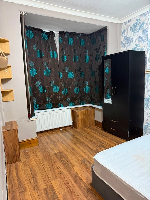 Room Harvey Road in Birmingham