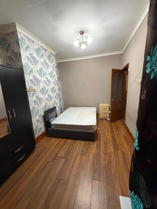 Room Harvey Road in Birmingham
