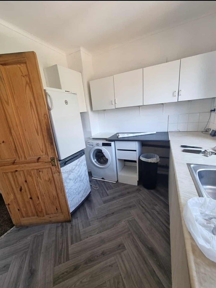 Room Marsh Road in Luton