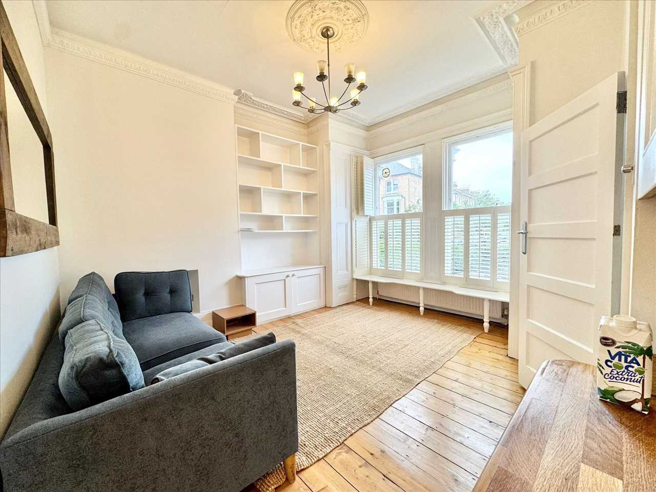 Flat Dalmeny Road in Greater London