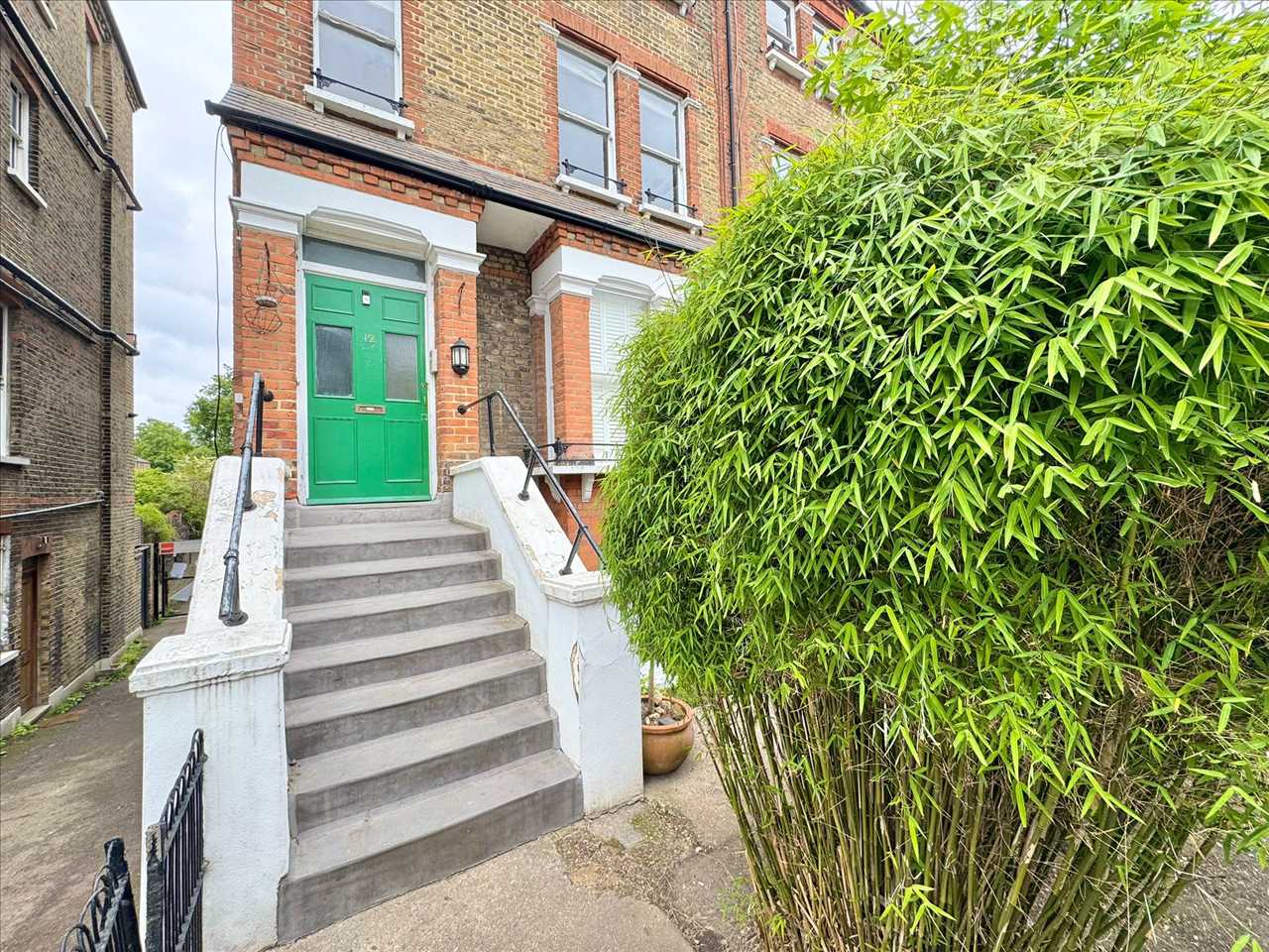Flat Dalmeny Road in Greater London