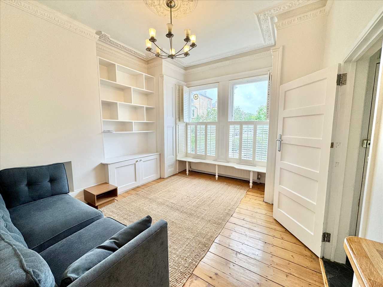 Flat Dalmeny Road in Greater London