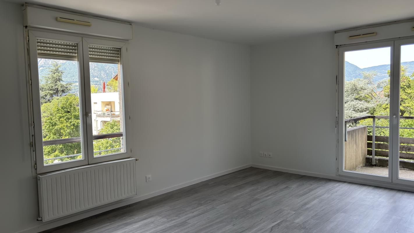 Flat Rue de Bellevue in Saint-Égrève