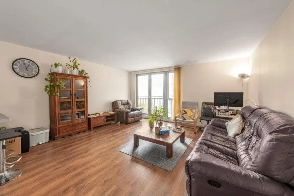 Flat Eden Grove in Greater London