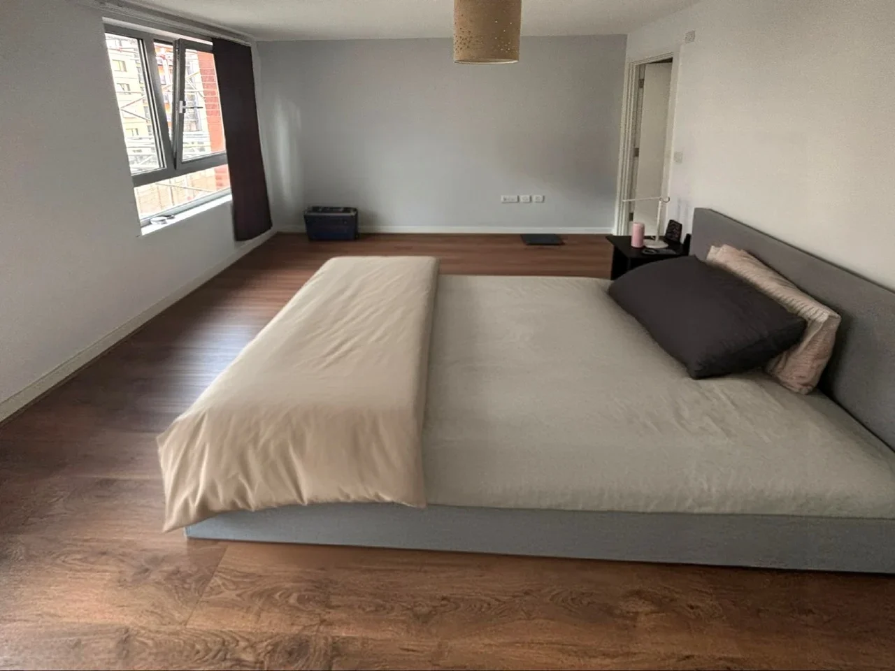 Flat Eden Grove in Greater London