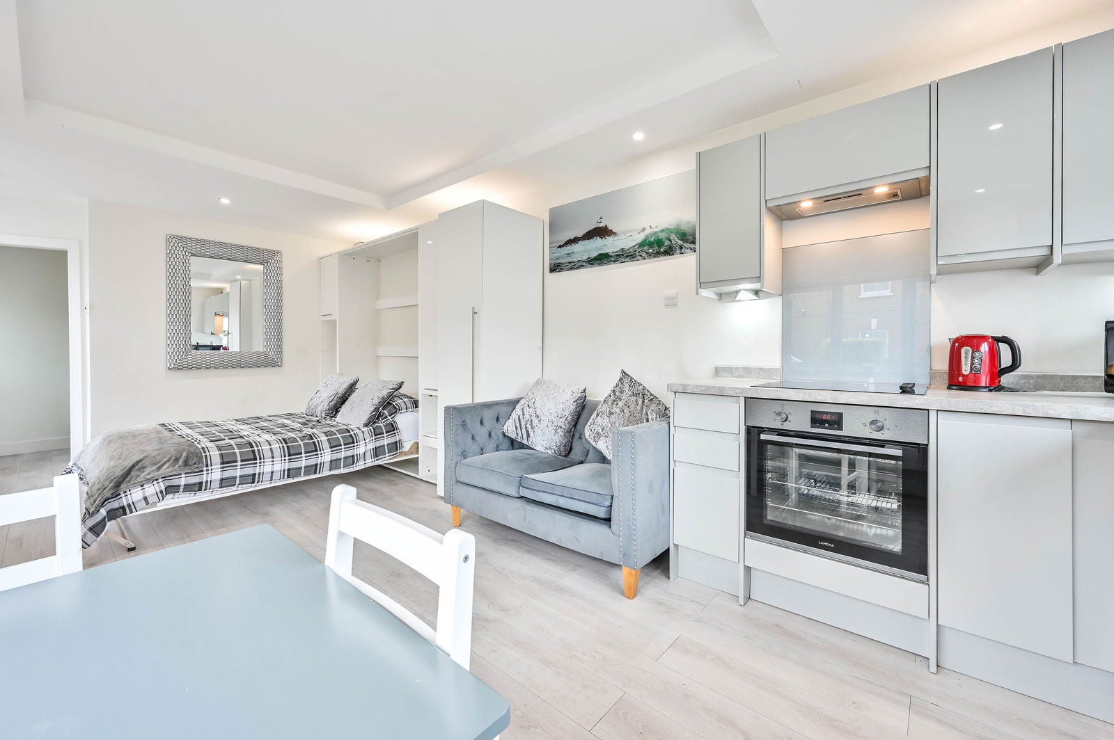Flat Eton Court in Borough of Spelthorne