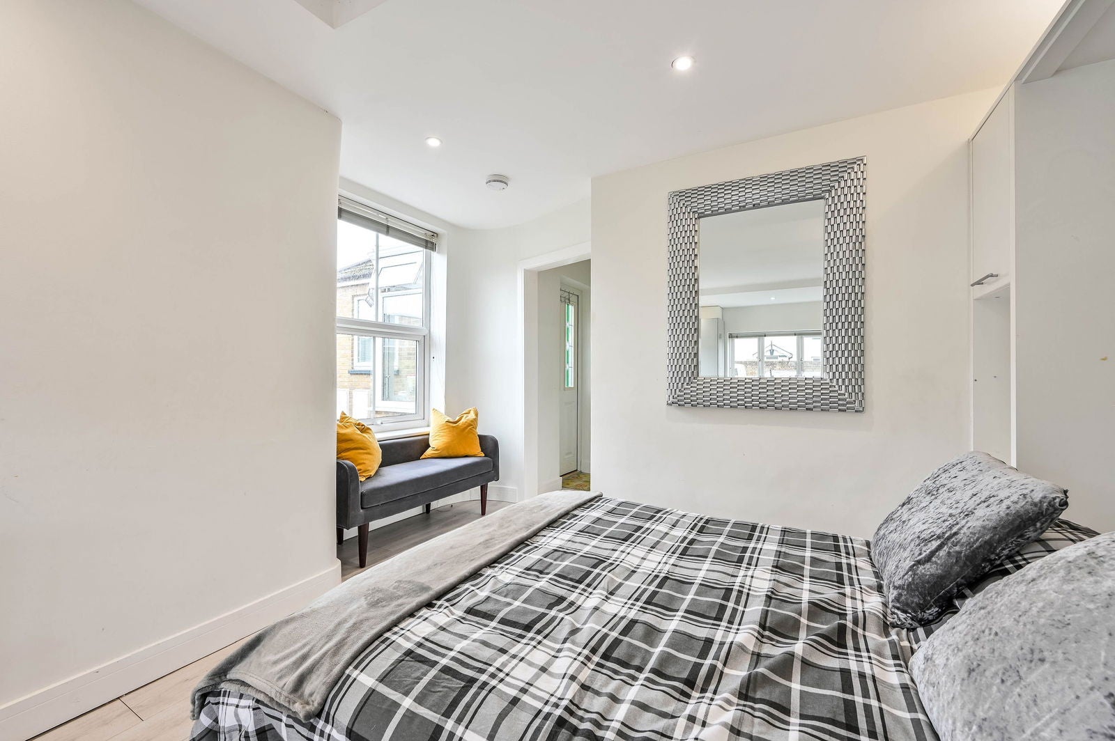 Flat Eton Court in Borough of Spelthorne