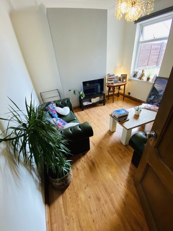 Flat Fishponds Road in Bristol