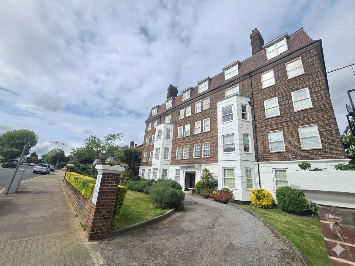 Flat Staverton Road in Greater London