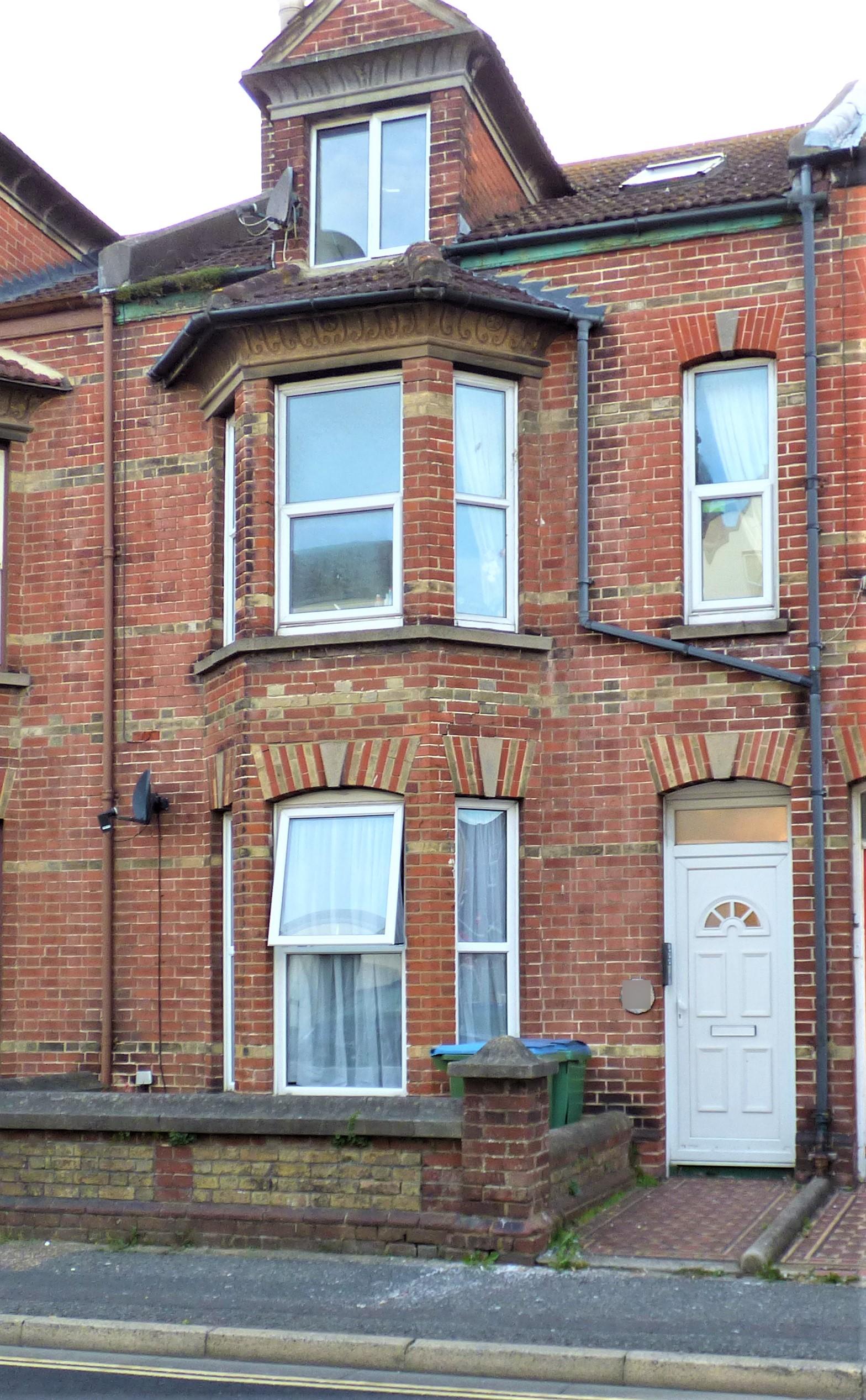 Flat Clifton Road in Arun