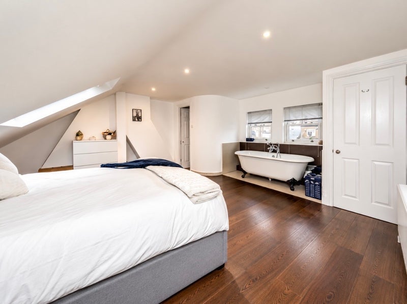 Room Goldsboro' Road in Greater London