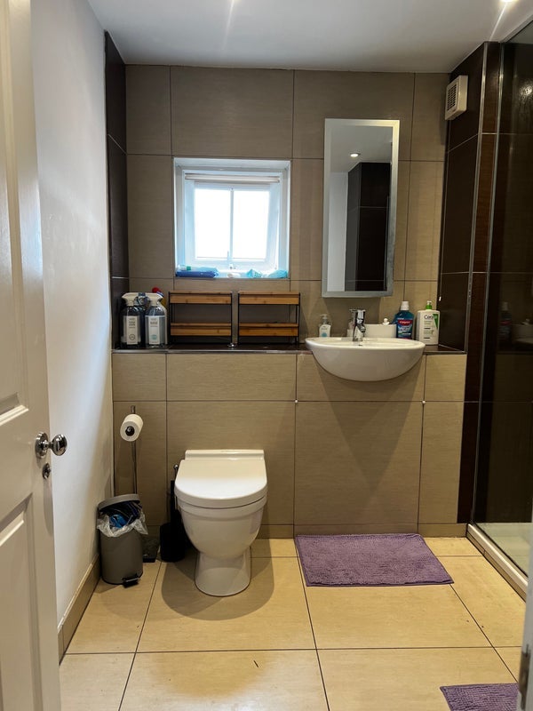 Room Goldsboro' Road in Greater London