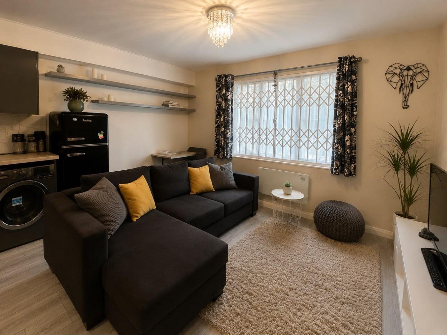 Flat Grace Close in Greater London