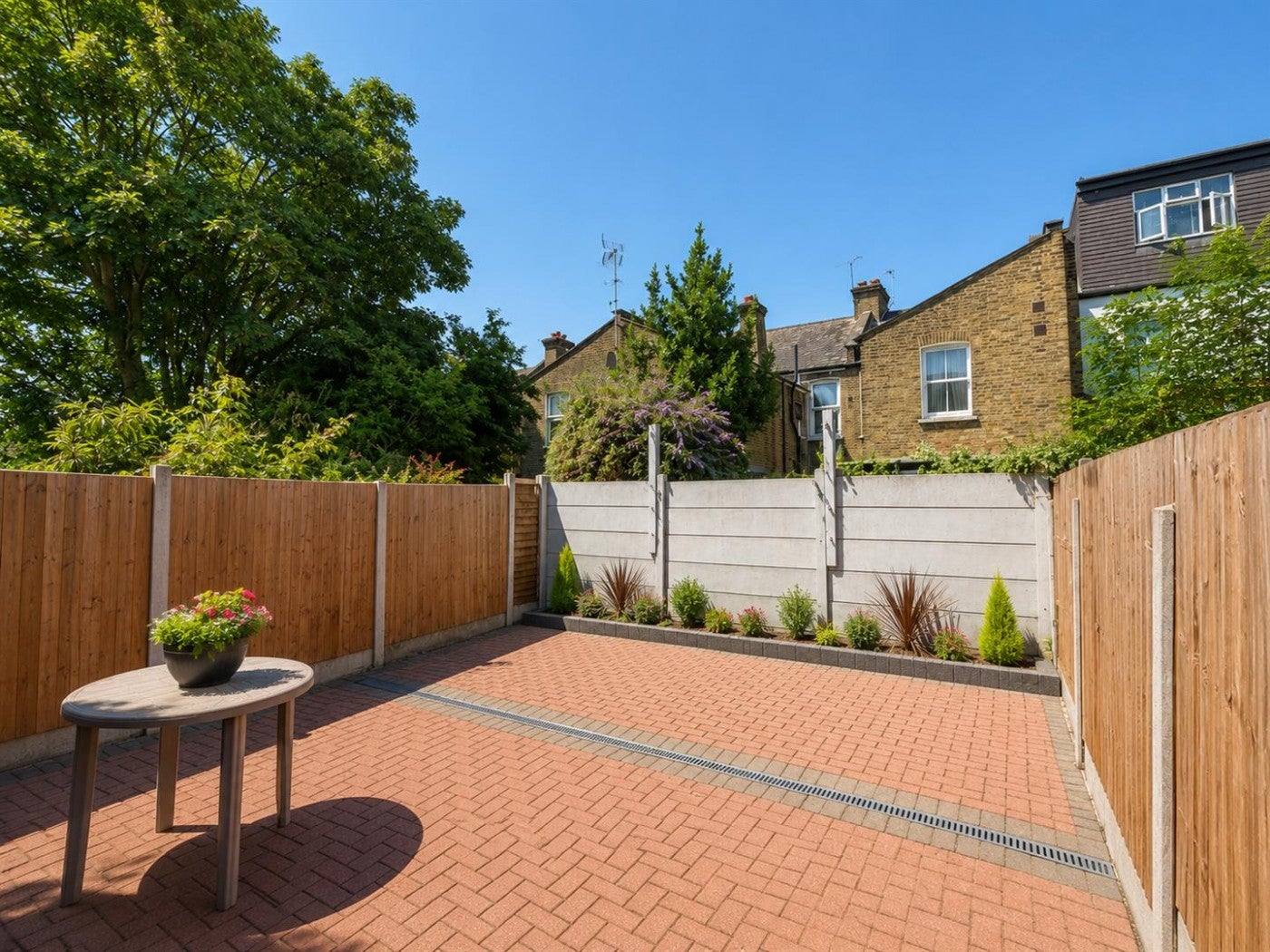 House Francis Road in Greater London
