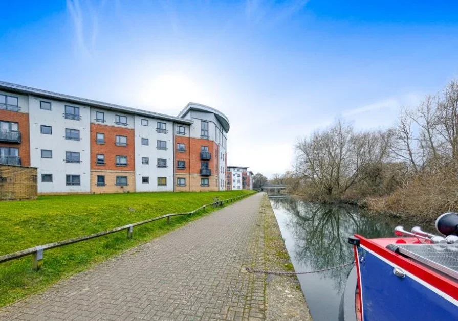 Flat West Cotton Close in Northampton