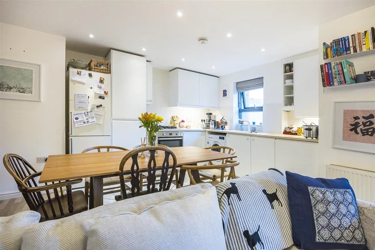 Flat Woodmill Road in Greater London