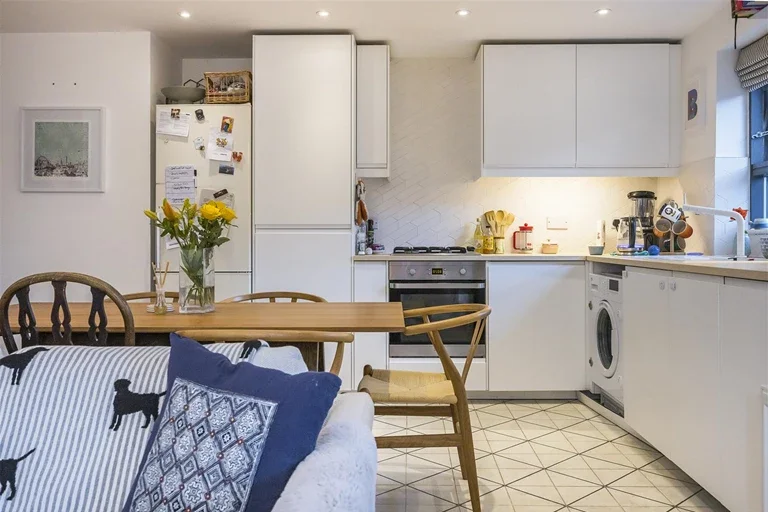 Flat Woodmill Road in Greater London