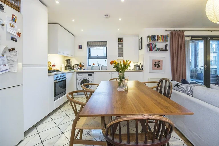 Flat Woodmill Road in Greater London