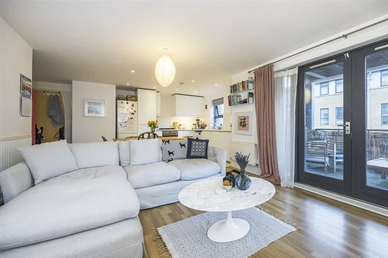 Flat Woodmill Road in Greater London
