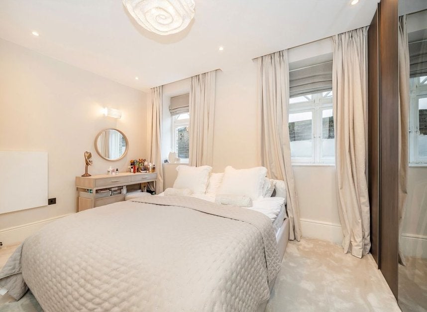 Flat Abingdon Villas in Greater London