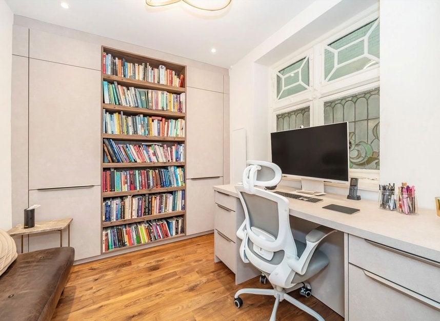 Flat Abingdon Villas in Greater London