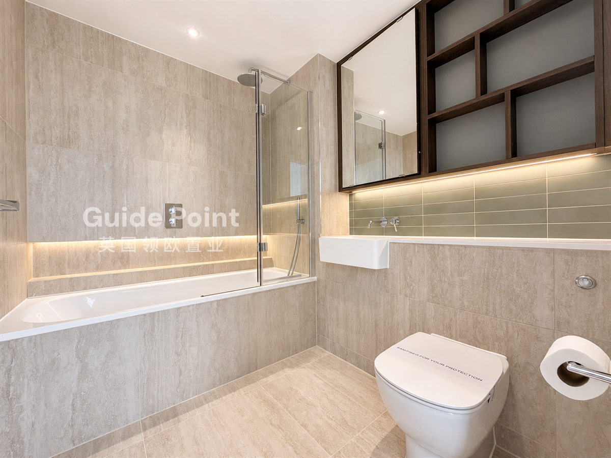 Flat Wincott Street in Greater London