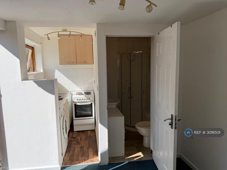 Flat Milton Road in Luton