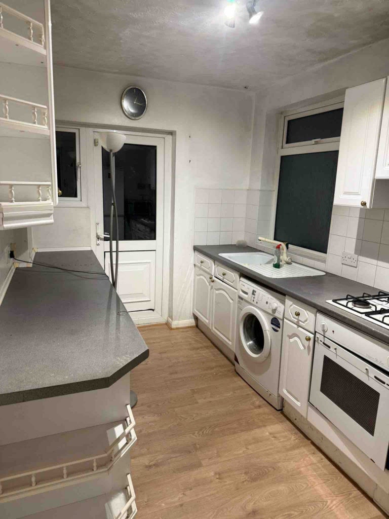 Room Park Crescent in Greater London