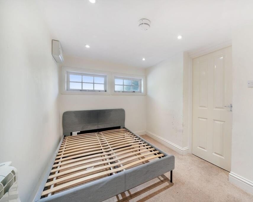 House Elmgreen Close in Greater London