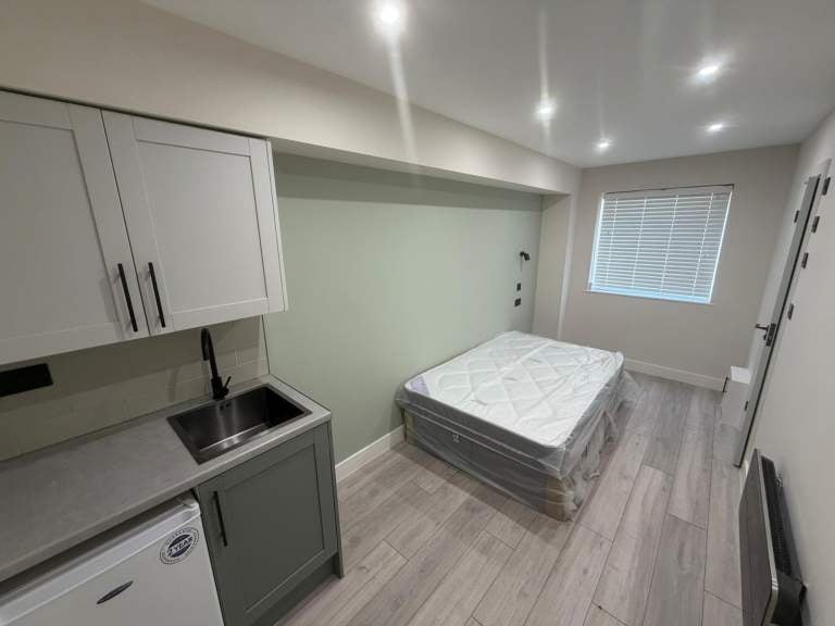 Flat Thorncroft in Greater London