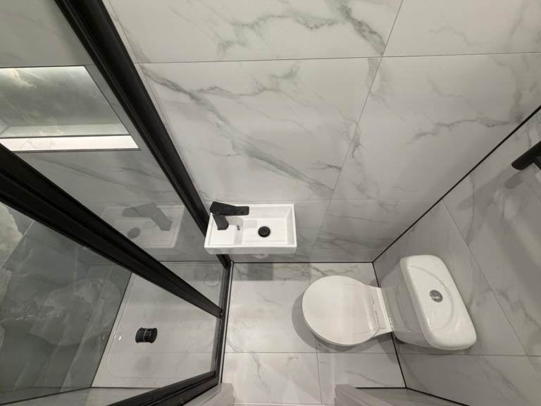 Flat Thorncroft in Greater London