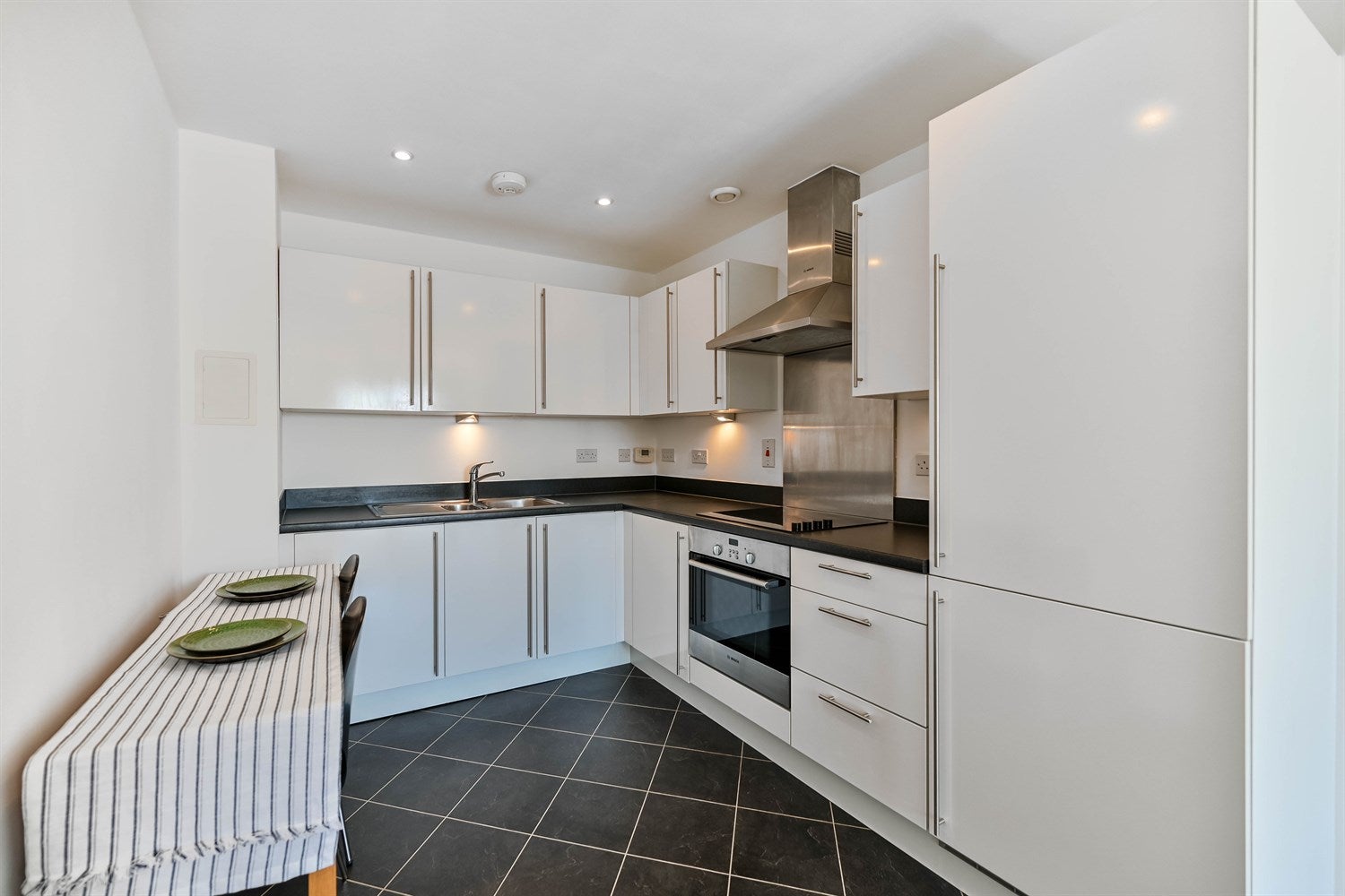 Flat Watlington Street in Reading