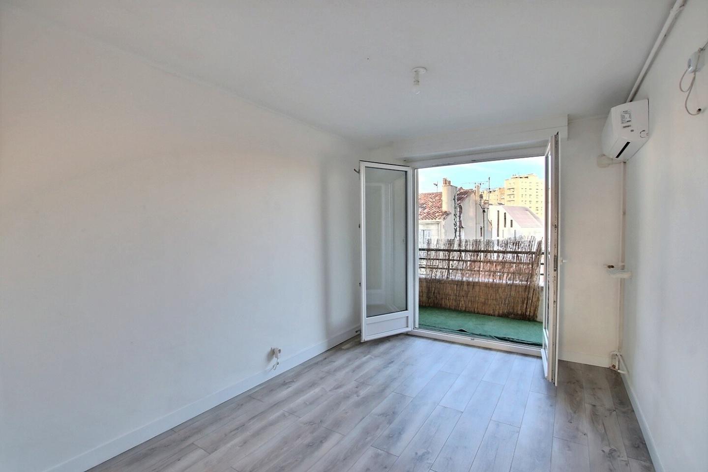 Flat Avenue Camille Pelletan in Marseille