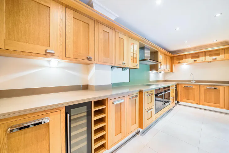 Flat Brockenhurst Road in South Ascot