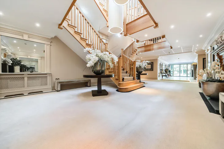 Flat Brockenhurst Road in South Ascot