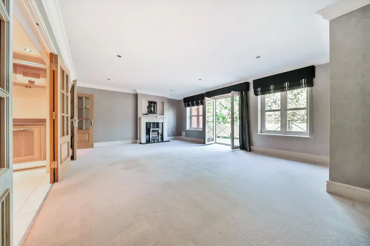 Flat Brockenhurst Road in South Ascot