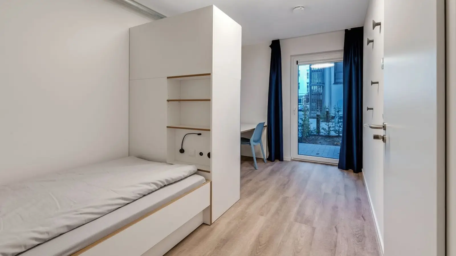 Zimmer Warburgzeile in Berlin