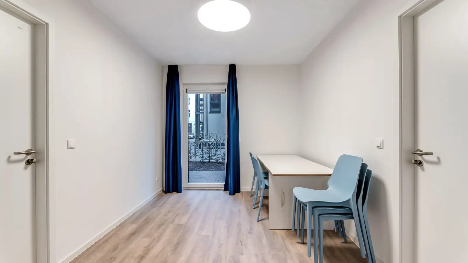 Zimmer Warburgzeile in Berlin