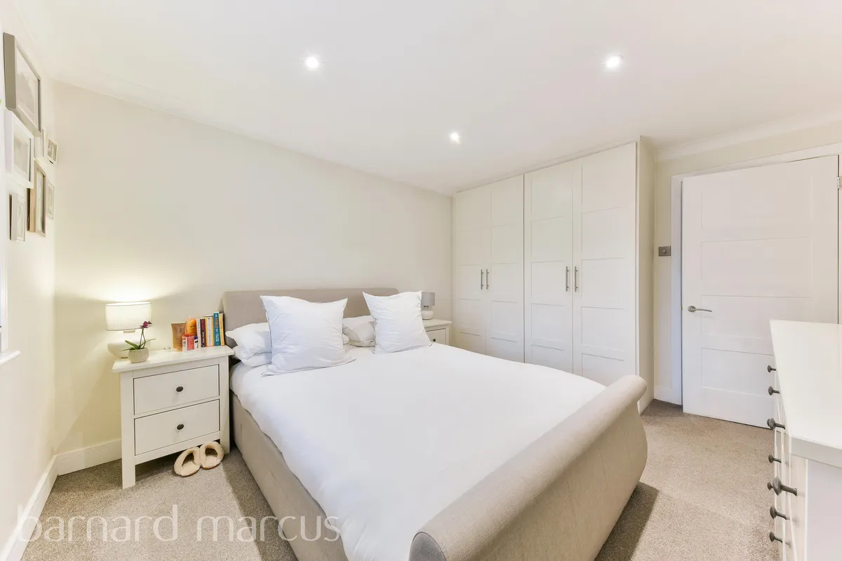 Flat Kingswood Terrace in Greater London
