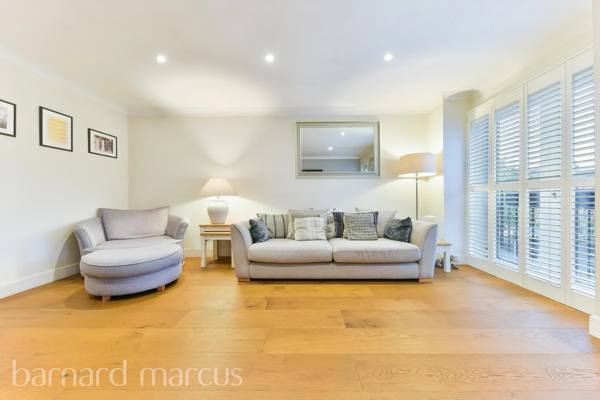 Flat Kingswood Terrace in Greater London