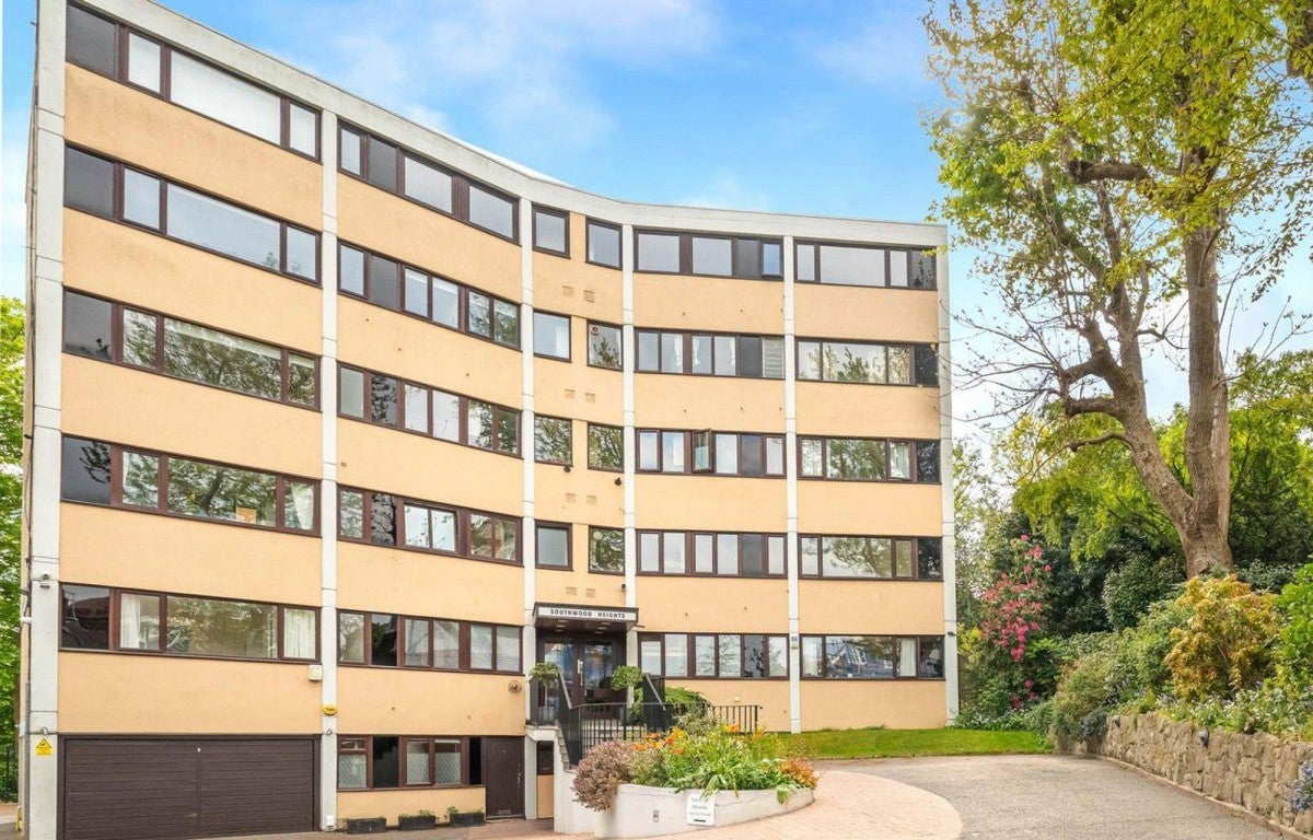 Flat Southwood Lawn Road in Greater London