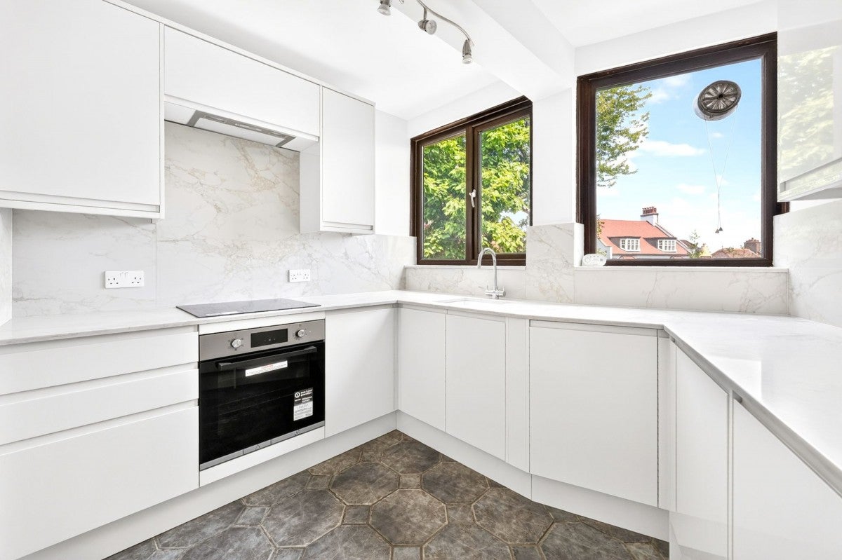 Flat Southwood Lawn Road in Greater London