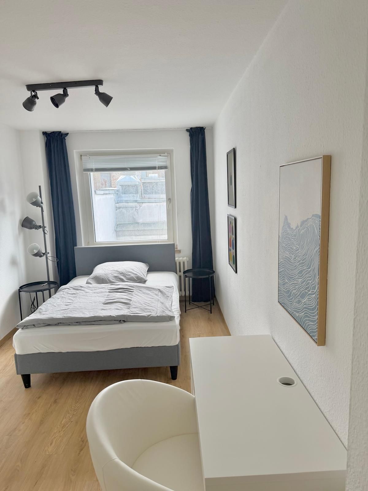 Zimmer Kurze Straße in Düsseldorf