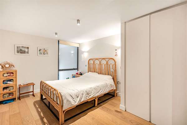 Flat Richmond Road in Greater London
