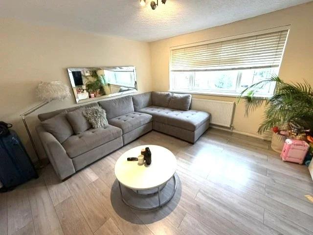 Flat Brackendale Close in Greater London