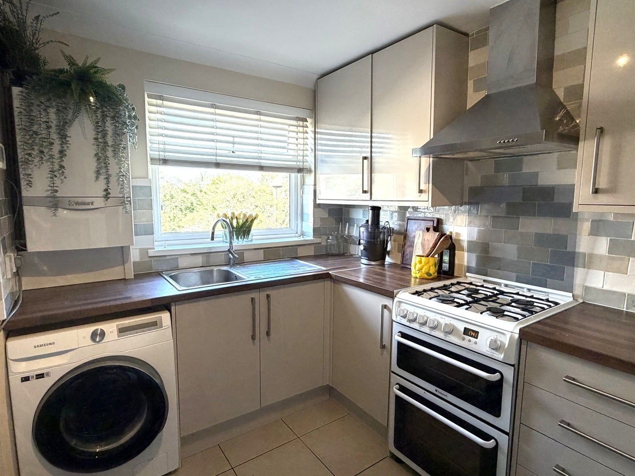 Flat Brackendale Close in Greater London