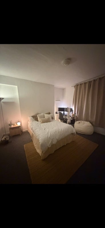 Room Saint John's Hill in Greater London