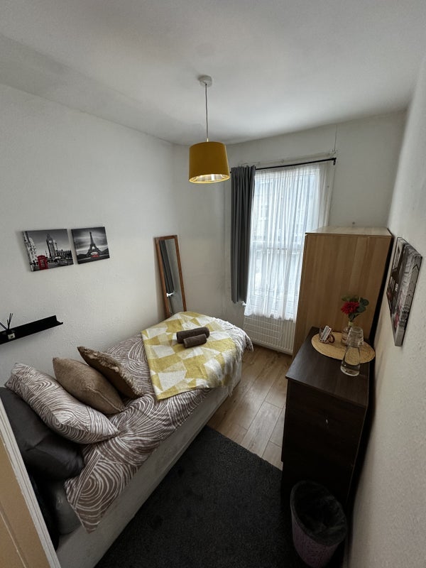 Room Rectory Lane in Greater London